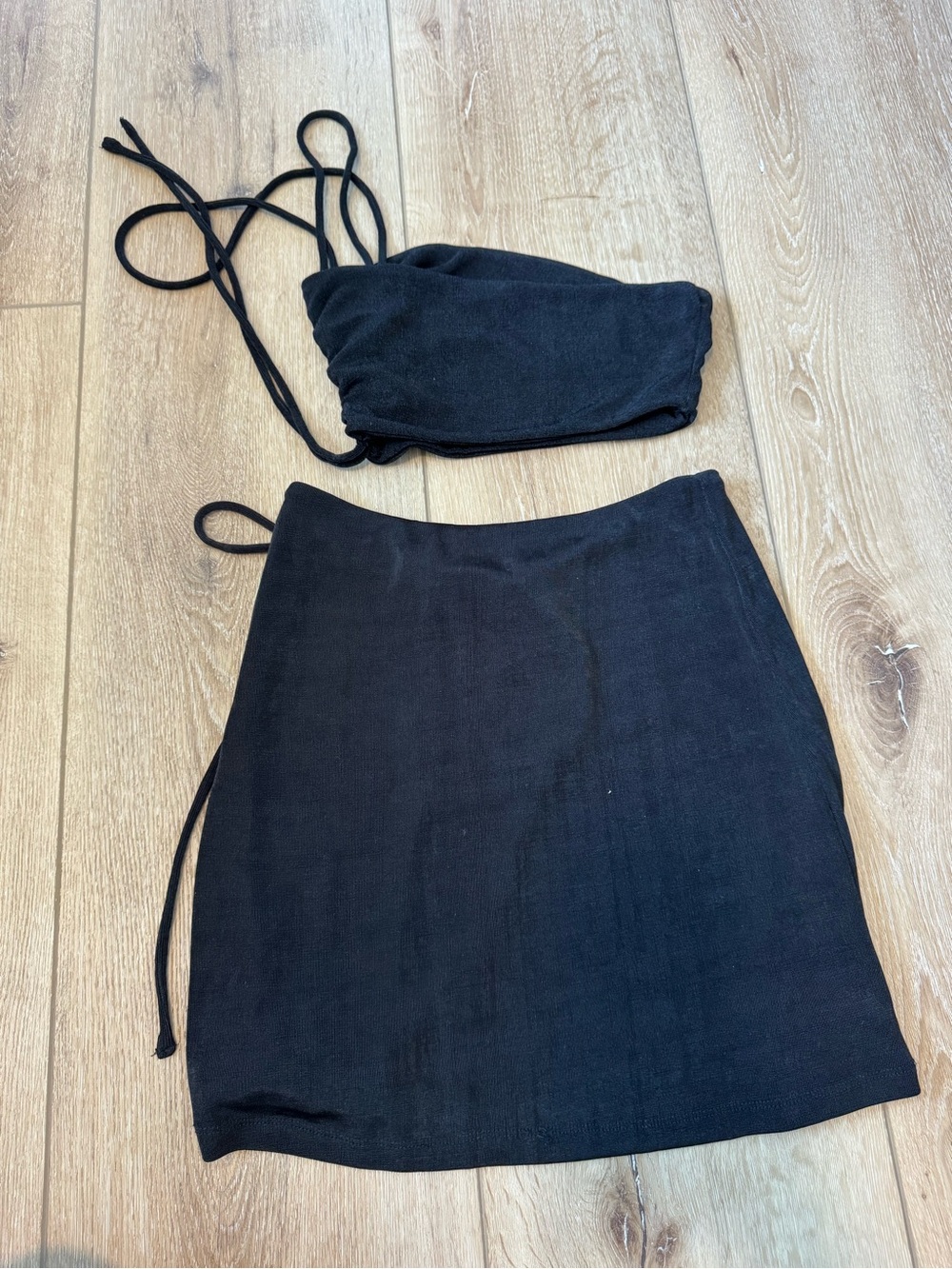 Princess Polly Slinky matching set black skirt & top with ties size 2 - Picture 8 of 9